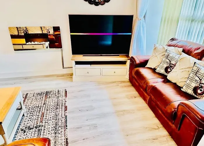 Luxury 4 Bed House In Coventry
