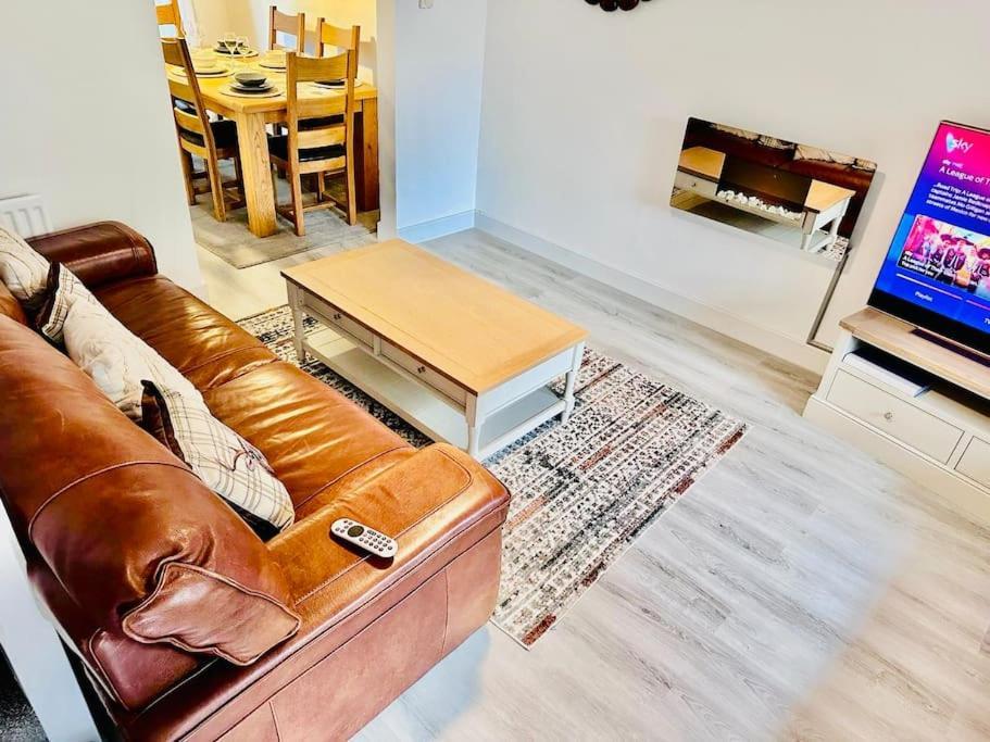 Luxury 4 Bed House In Casa de Férias Coventry